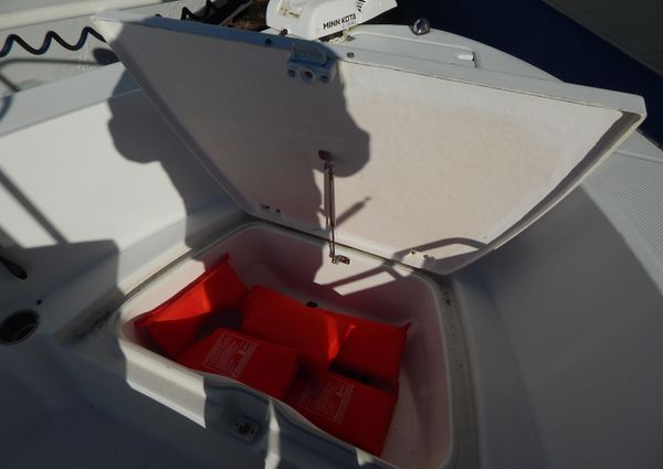 Robalo R180-CENTER-CONSOLE image