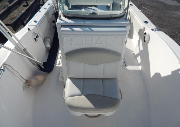 Robalo R180-CENTER-CONSOLE image