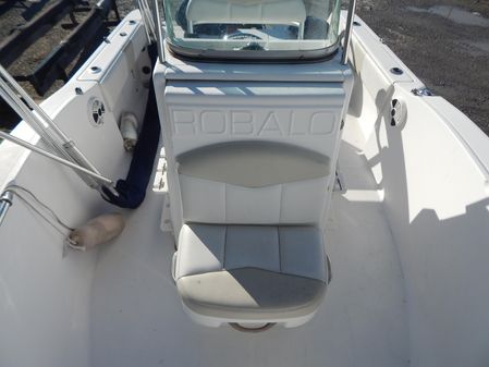 Robalo R180-CENTER-CONSOLE image