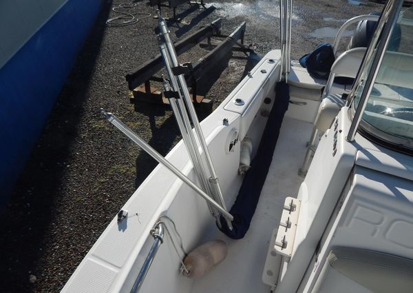 Robalo R180-CENTER-CONSOLE image