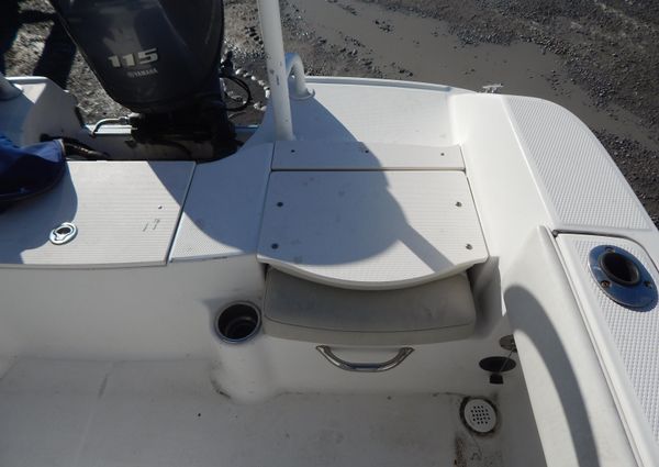 Robalo R180-CENTER-CONSOLE image