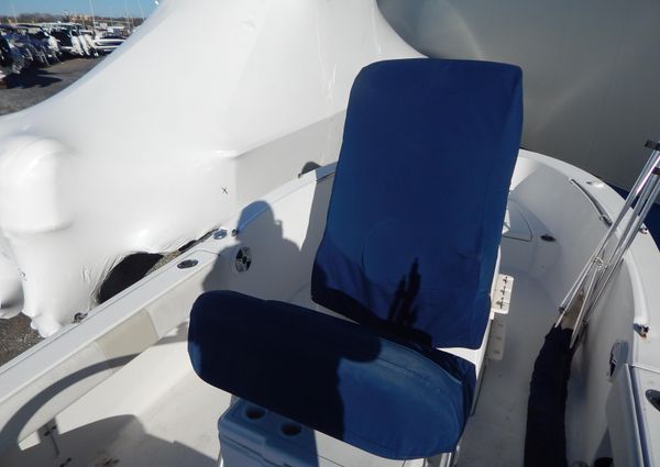 Robalo R180-CENTER-CONSOLE image