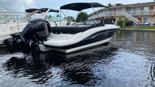 Sea Ray SPX 210