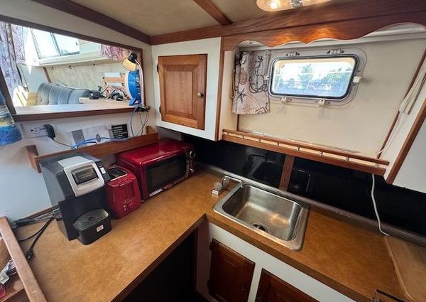 Mainship 34 image