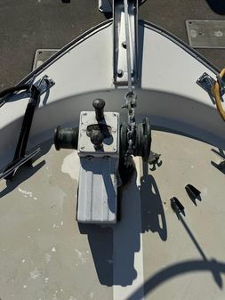 Mainship 34 image