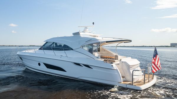 Riviera 4800 Sport Yacht
