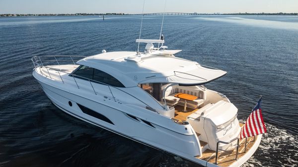 Riviera 4800 Sport Yacht 