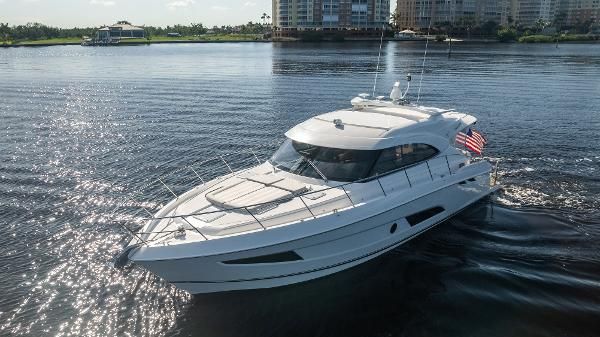 Riviera 4800 Sport Yacht 