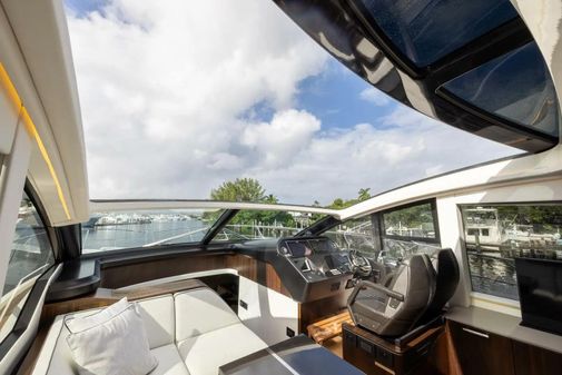 Sunseeker Predator 60 EVO image