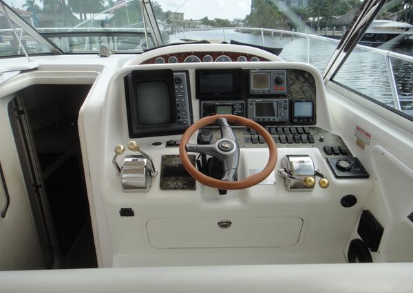 Sea Ray 370 image