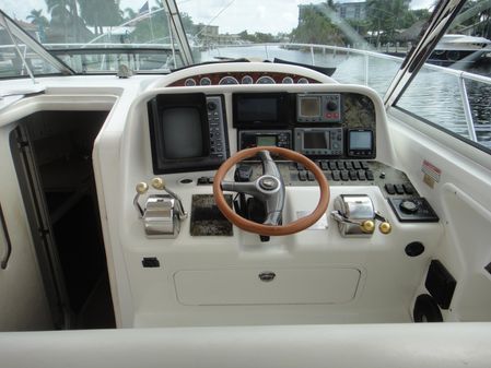 Sea Ray 370 image