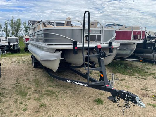 Sun Tracker FISHIN BARGE 22XP3 - main image