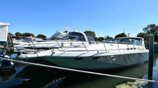 Sea Ray 400 Express Cruiser