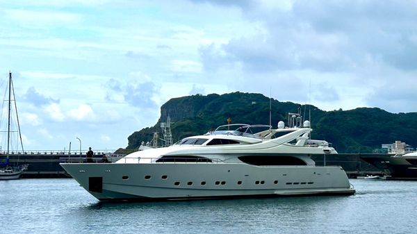 Ferretti Yachts Customline 112 