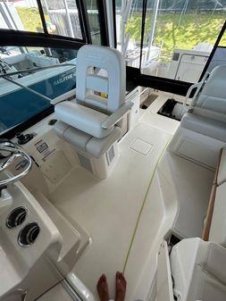 Boston Whaler 325 Conquest image