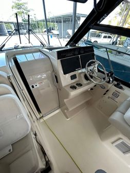 Boston Whaler 325 Conquest image