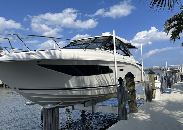 Sea Ray 320 Sundancer image