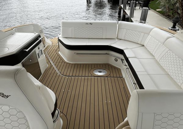 Sea Ray 320 Sundancer image