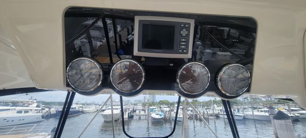 Sea Ray 52 Sedan Bridge image