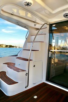 Sea Ray 52 Sedan Bridge image