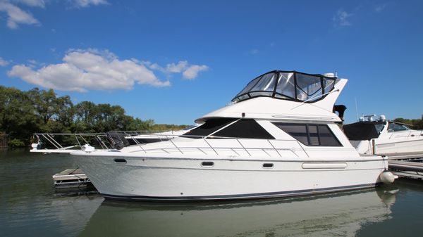 Bayliner 3988 Command Bridge Motoryacht 