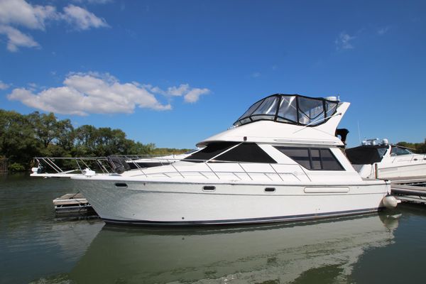 Bayliner 3988-COMMAND-BRIDGE-MOTORYACHT - main image