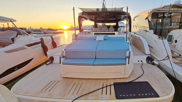 Cayman Yachts 540 wa 
