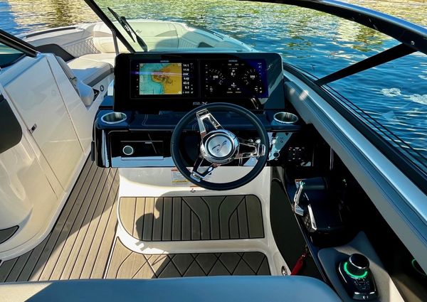 Sea Ray 280 SLX Outboard image