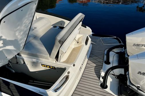 Sea Ray 280 SLX Outboard image