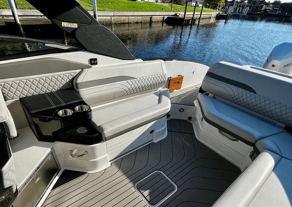 Sea Ray 280 SLX Outboard image