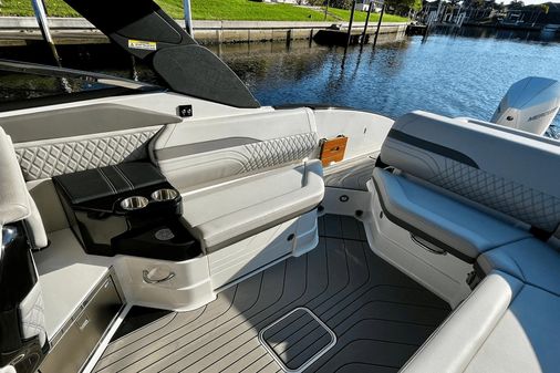 Sea Ray 280 SLX Outboard image