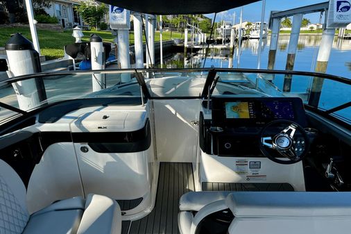 Sea Ray 280 SLX Outboard image