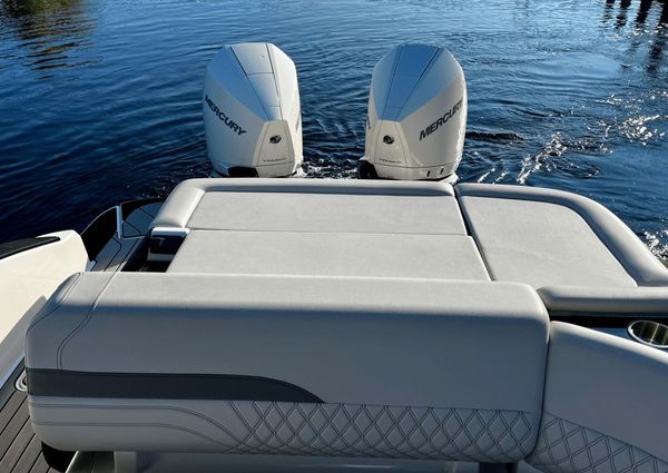 Sea Ray 280 SLX Outboard image