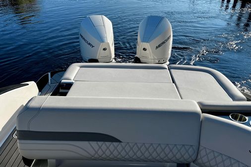 Sea Ray 280 SLX Outboard image