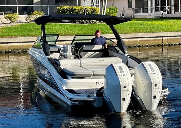 Sea Ray 280 SLX Outboard image