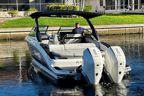 Sea Ray 280 SLX Outboard image