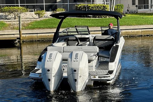 Sea Ray 280 SLX Outboard image