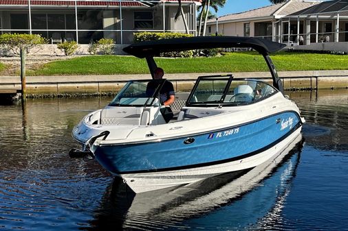 Sea Ray 280 SLX Outboard image