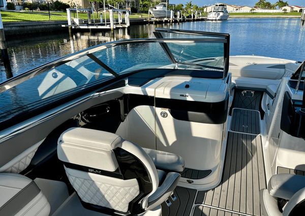 Sea Ray 280 SLX Outboard image