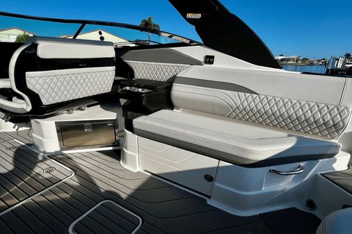 Sea Ray 280 SLX Outboard image