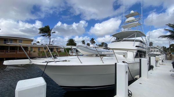 Hatteras Convertible 