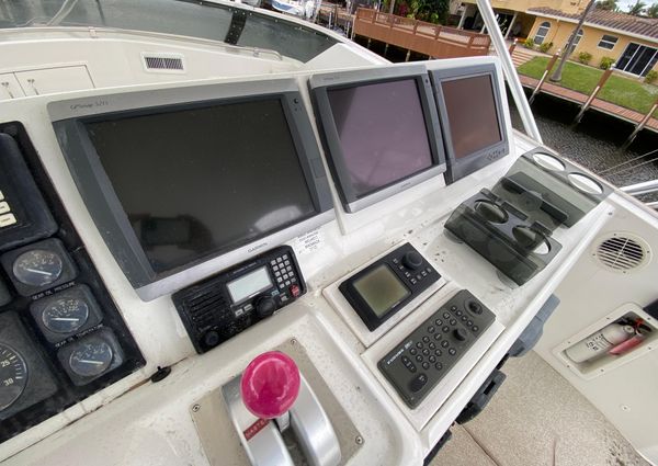 Hatteras CONVERTIBLE image