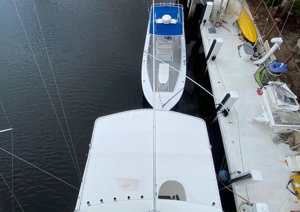 Hatteras CONVERTIBLE image