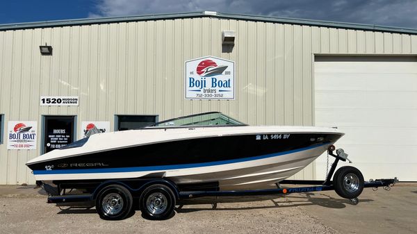 Regal 2200 Bowrider 