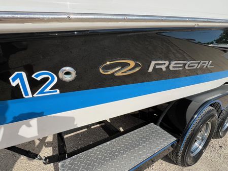 Regal 2200-BOWRIDER image