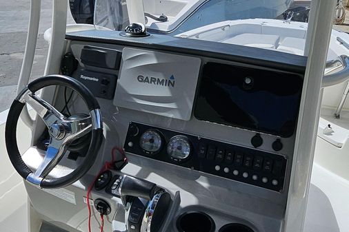 Boston-whaler 240-DAUNTLESS image