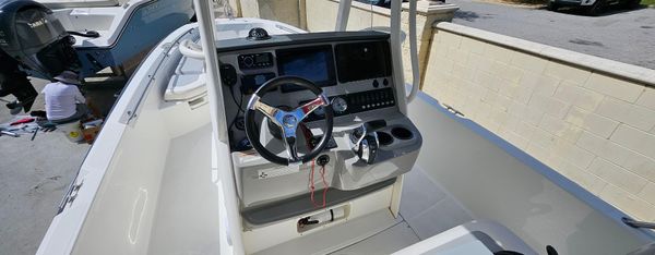 Boston-whaler 240-DAUNTLESS image