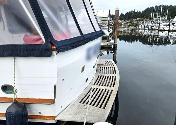 Defever RAISED-PILOTHOUSE image