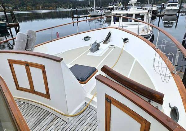 Defever RAISED-PILOTHOUSE image