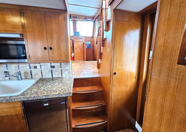 Defever RAISED-PILOTHOUSE image